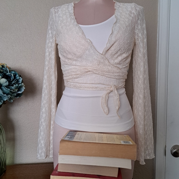 Cider Cream Lace Romantic Cropped Wrap Blouse w/Bell Sleeves Size XS - Picture 12 of 12